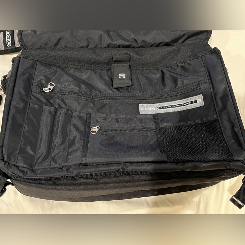 Ogio single shoulder laptop bag - Picture 4 of 14